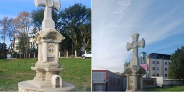 Parohia „Sfânta Cuvioasă Teodora de la Sihla” din Botoșani a ridicat o troiță pe locul viitoarei biserici parohiale